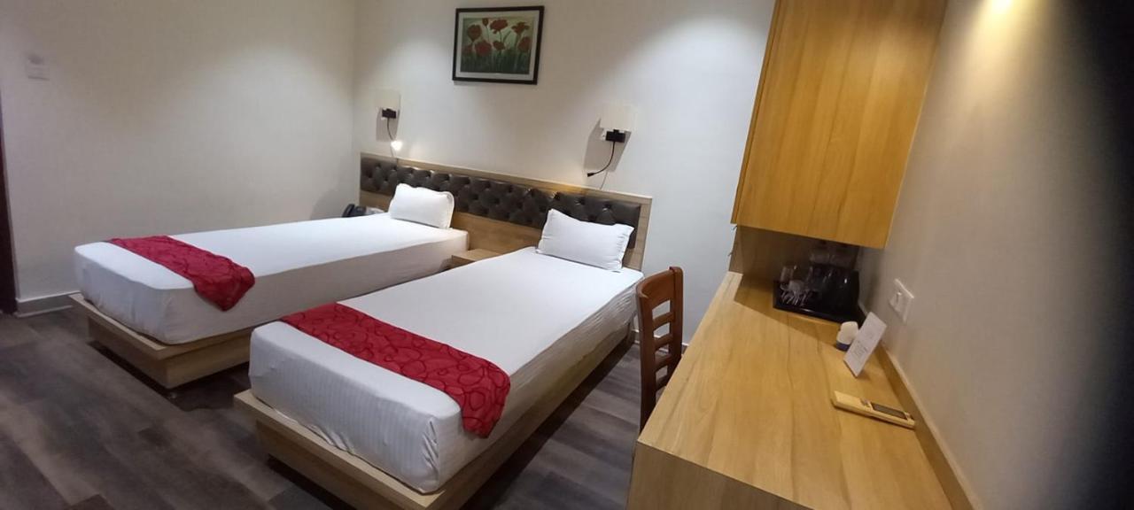 Ojas Hotel & Resort Durgāpur Buitenkant foto