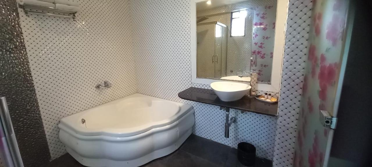 Ojas Hotel & Resort Durgāpur Buitenkant foto