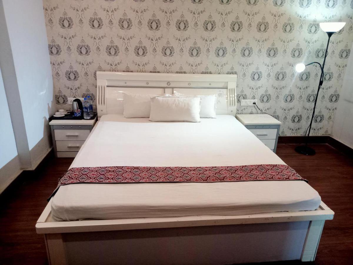 Ojas Hotel & Resort Durgāpur Buitenkant foto