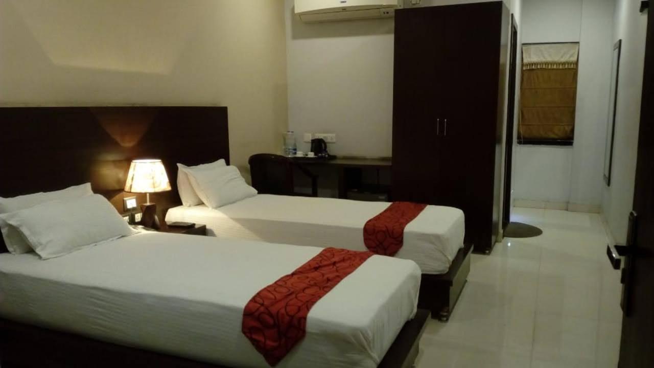 Ojas Hotel & Resort Durgāpur Buitenkant foto